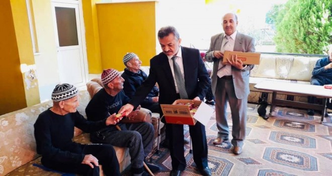 İlçe Müftüsü ve Din görevlileri Huzurevini ziyaret etti İlçe Müftüsü ve Din görevlileri Huzurevini ziyaret etti