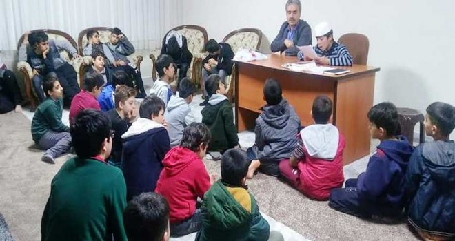Çukurova'da Küçük Çocukların Cami Aşkı İmrendiriyor
