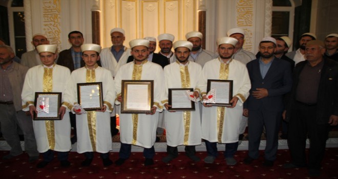 Mardin'de Hafızlar İçin Tören Mardin'de Hafızlar İçin Tören